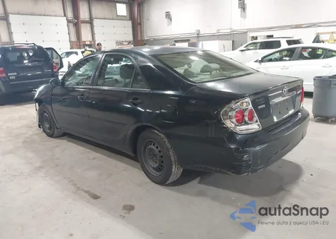 2005 Toyota Camry Le z USA, uszkodzony, nr VIN 4T1BE32KX5U054671